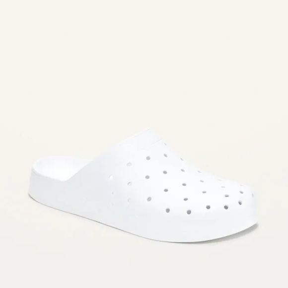 NWT OLD NAVY Perforated Clog Shoes Color: BRIGHT WHITE SIZE 7 lightweight - Picture 1 of 1
